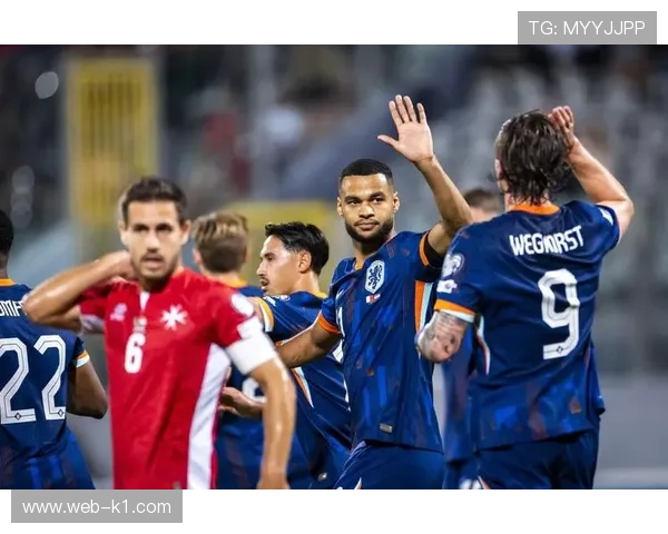 恩昆库点球命中后跪地庆祝，释放进球压力